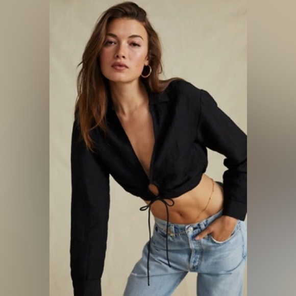 Pilcro Tops - Pilcro Keyhole Shrunken Shirt in Black - Size XS